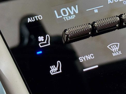 New 2025 Porsche Cayenne Turbo image 16