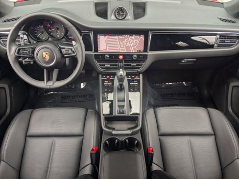 Used 2025 Porsche Macan image 23