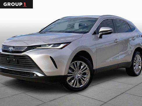 Used 2023 Toyota Venza XLE image 1