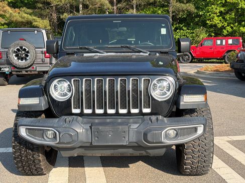 Used 2018 Jeep Wrangler Unlimited Sahara w/ Dual Top Group AWD/4WD image 3
