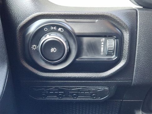 Used 2025 Jeep Wrangler Sport image 21