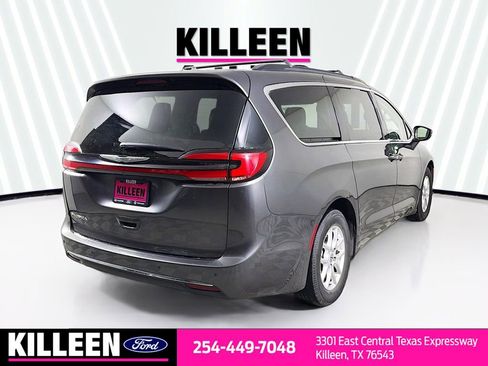 Used 2022 Chrysler Pacifica Touring-L image 7