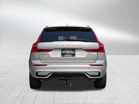 Used 2022 Volvo XC60 T8 R-Design w/ Advanced Package image 4