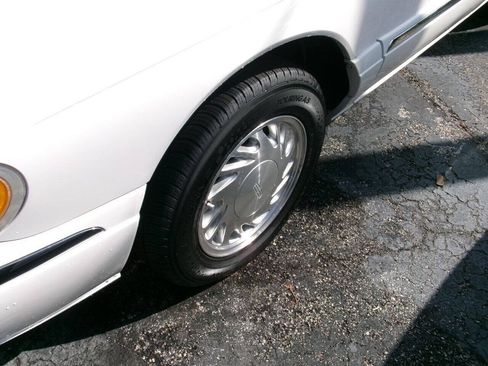 Used 1998 Lincoln Continental FWD image 4