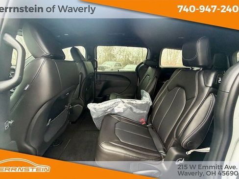 New 2026 Chrysler Pacifica Select image 23