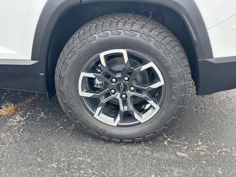 New 2026 Chevrolet Equinox ACTIV image 4