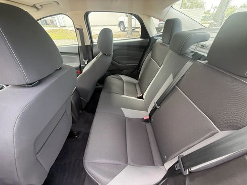 Used 2014 Ford Focus SE FWD image 9