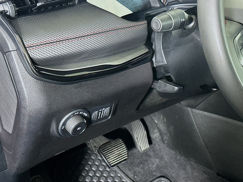 Used 2025 Jeep Compass Trailhawk AWD/4WD image 17