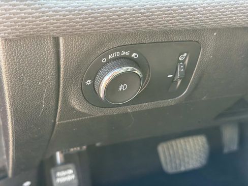 Used 2018 Chevrolet Cruze LT w/ Sun And Sound Package FWD image 12
