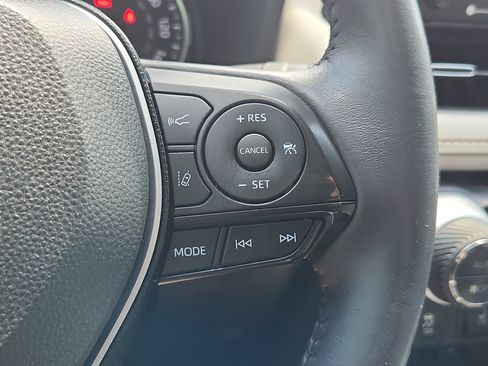 Used 2021 Toyota RAV4 XLE Premium AWD/4WD image 20