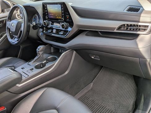 Used 2022 Toyota Highlander XLE image 38