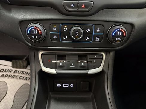 Certified 2023 GMC Terrain SLE w/ Driver Convenience Package AWD/4WD image 19