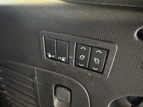 Used 2018 Chevrolet Suburban Premier AWD/4WD image 43
