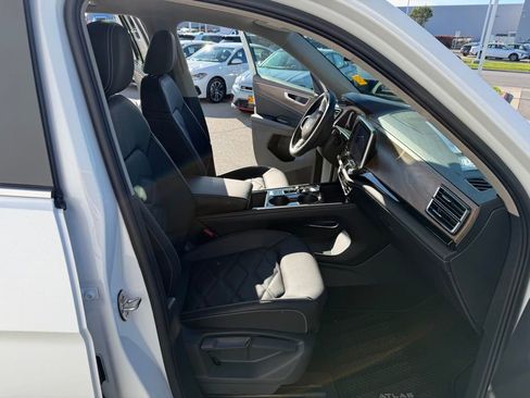 New 2026 Volkswagen Atlas SE image 18