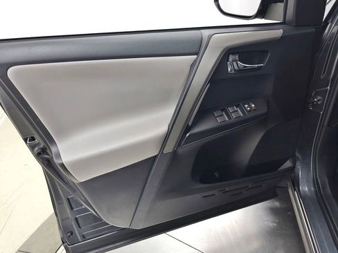Used 2018 Toyota RAV4 XLE AWD/4WD image 15