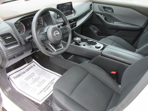 Used 2023 Nissan Rogue S AWD/4WD image 8