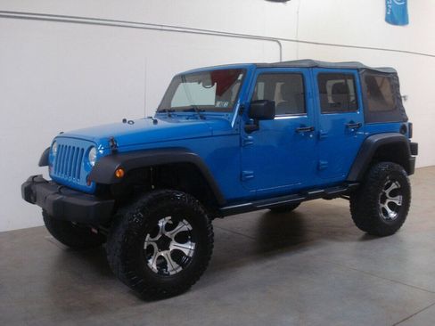 Used 2011 Jeep Wrangler Unlimited Sport image 2