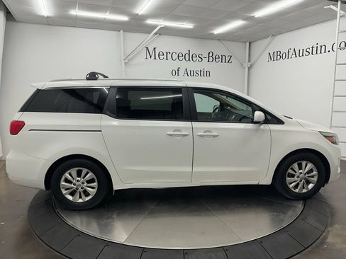 Used 2016 Kia Sedona LX w/ Option Group 020 FWD image 8
