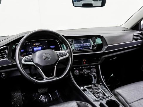 Used 2024 Volkswagen Jetta SE image 5