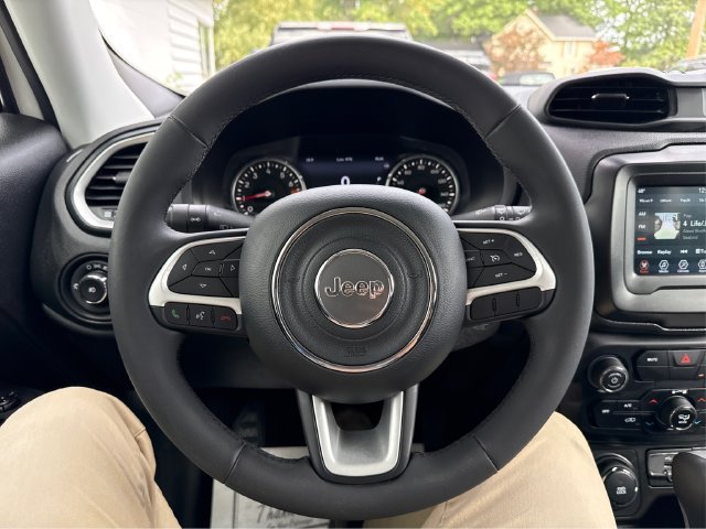 Used 2021 Jeep Renegade Latitude AWD/4WD image 19