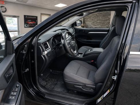 Used 2019 Toyota Highlander LE FWD image 10