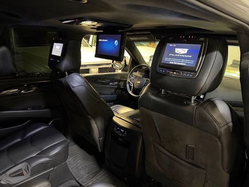 Used 2016 Cadillac Escalade ESV Platinum AWD/4WD image 16