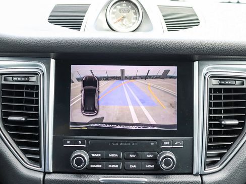 Used 2018 Porsche Macan Sport Edition image 25