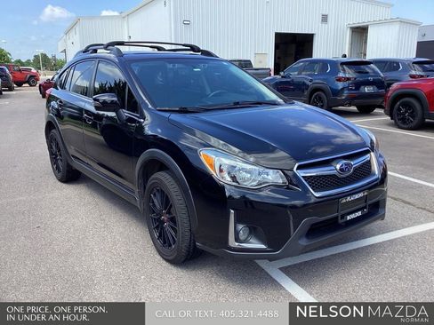 Used 2017 Subaru Crosstrek 2.0i Limited image 3