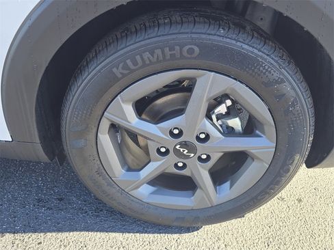 New 2025 Kia K4 LXS image 12