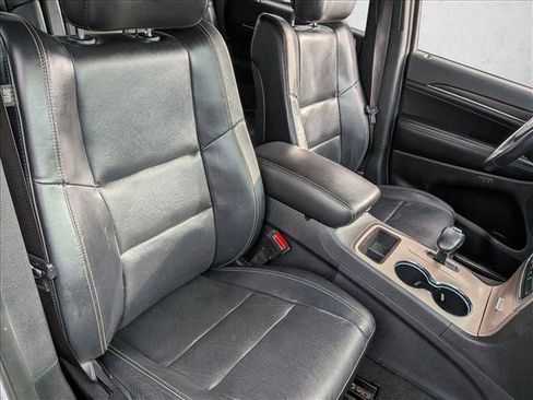 Used 2014 Jeep Grand Cherokee Limited w/ Luxury Group II RWD image 18