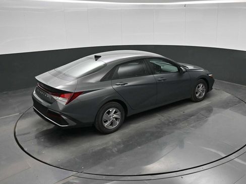 New 2026 Hyundai Elantra SE FWD image 30