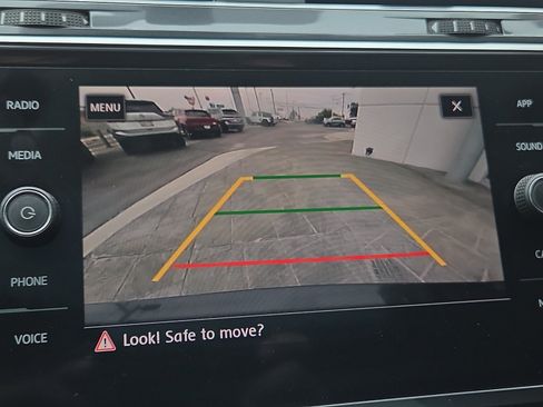 Used 2020 Volkswagen Tiguan SE w/ Panoramic Sunroof Package FWD image 10
