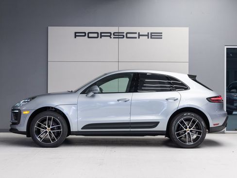 Certified 2026 Porsche Macan AWD/4WD image 2