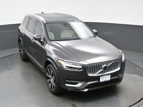 Used 2025 Volvo XC90 B6 Ultra w/ Protection Package image 40