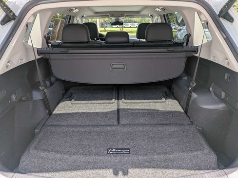 Used 2022 Volkswagen Tiguan SE w/ Panoramic Sunroof Package FWD image 10