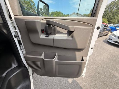 Used 2022 Chevrolet Express 3500 w/ Power Convenience Package RWD image 22