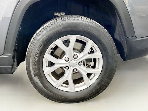 Used 2022 Jeep Grand Cherokee L Limited image 24