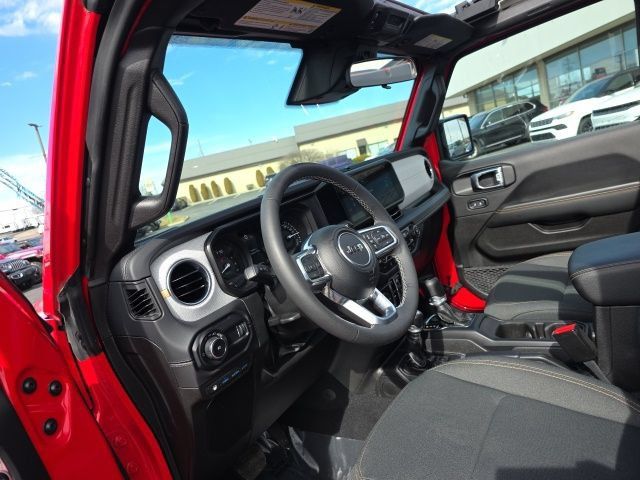 Used 2025 Jeep Wrangler Unlimited Sahara w/ Safety Group AWD/4WD image 20
