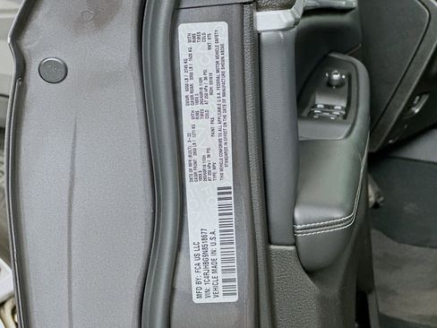 Used 2022 Jeep Grand Cherokee Limited AWD/4WD image 12