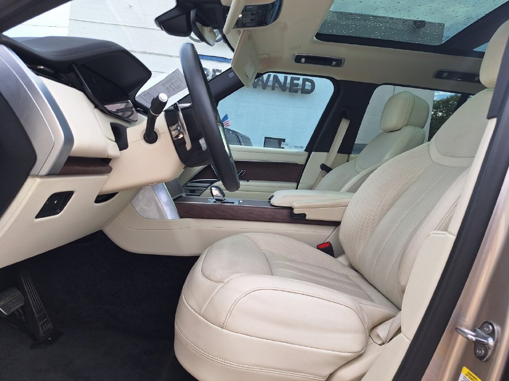 Used 2025 Land Rover Range Rover SE AWD/4WD image 12