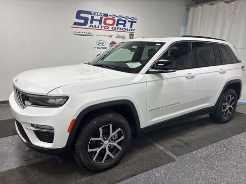 Used 2025 Jeep Grand Cherokee Limited image 1
