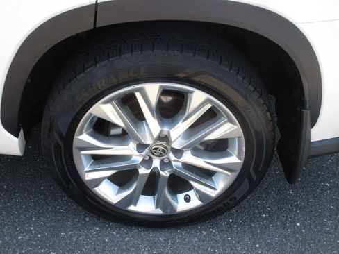 Used 2021 Toyota Highlander Limited AWD/4WD image 8