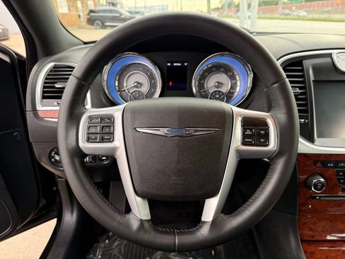 Used 2014 Chrysler 300 AWD w/ Driver Convenience Group image 29