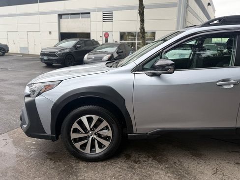 Used 2023 Subaru Outback Premium image 10