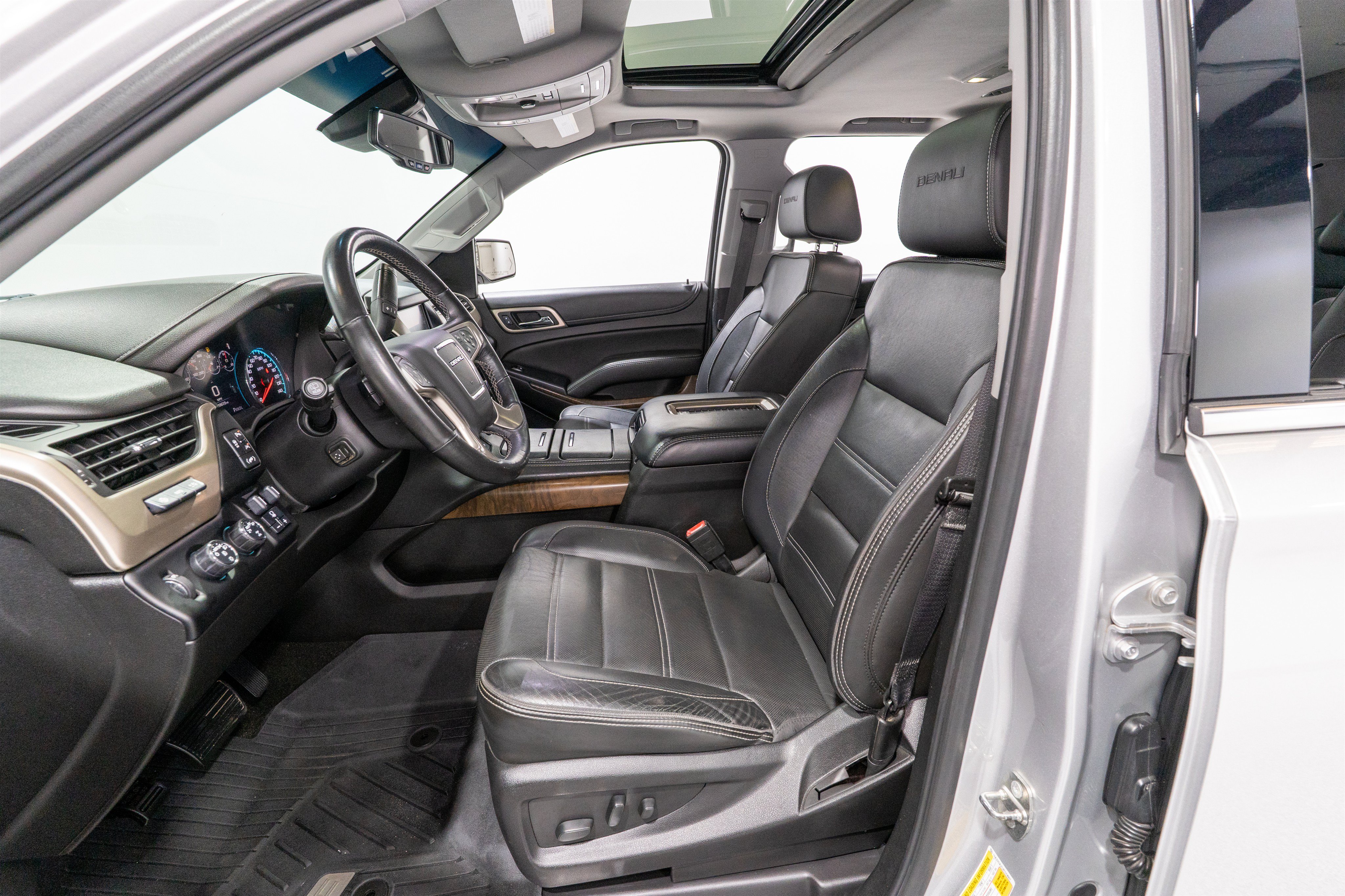 Used 2018 GMC Yukon Denali AWD/4WD image 15