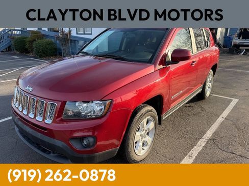 Used 2017 Jeep Compass Latitude image 2