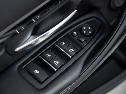 Used 2020 BMW M4 Convertible RWD image 17