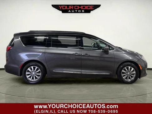 Used 2019 Chrysler Pacifica Touring-L Plus w/ Advanced Safetytec Group image 9