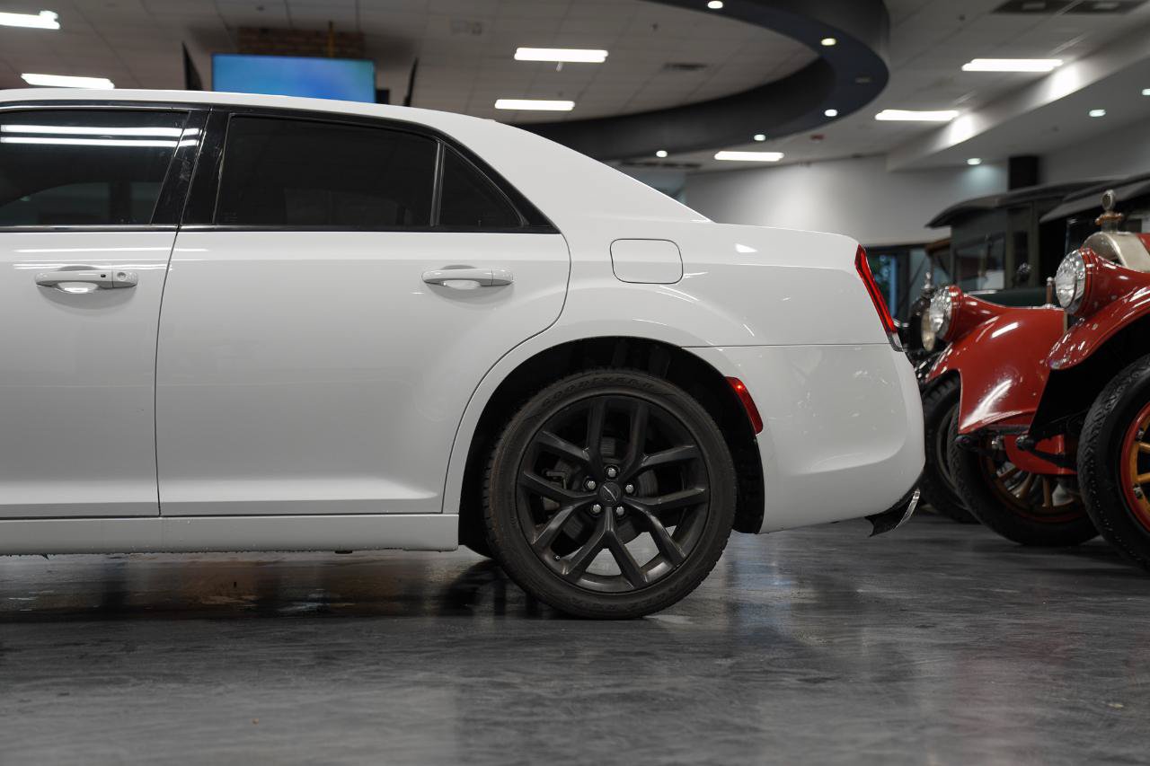 Used 2023 Chrysler 300 Touring w/ Sport Appearance Package RWD image 8