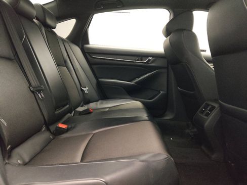 Used 2018 Honda Accord Sport image 19